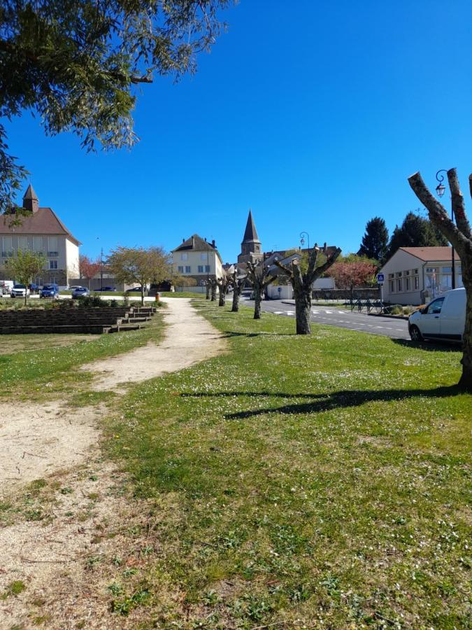 Maison En Ville Avec Terrasse Ensoleillee Et Wi-Fi Magnac-Laval Екстер'єр фото