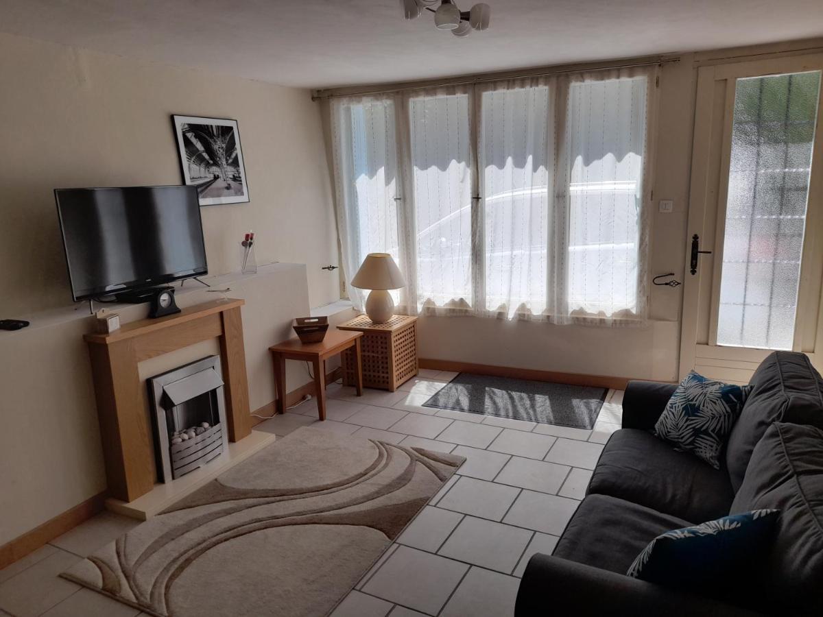Maison En Ville Avec Terrasse Ensoleillee Et Wi-Fi Magnac-Laval Екстер'єр фото