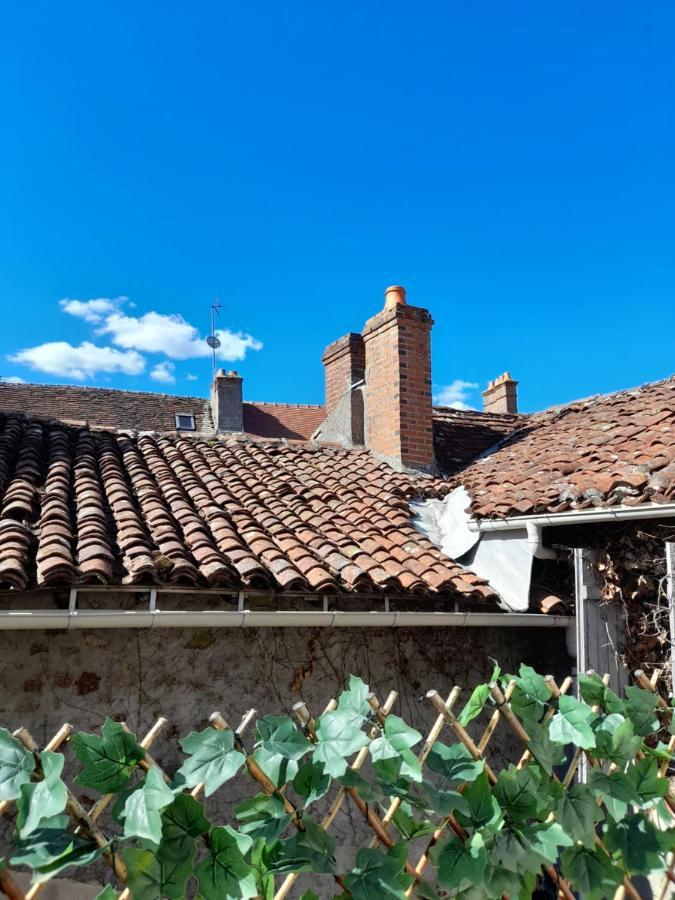 Maison En Ville Avec Terrasse Ensoleillee Et Wi-Fi Magnac-Laval Екстер'єр фото