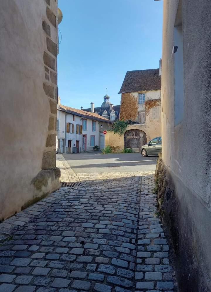 Maison En Ville Avec Terrasse Ensoleillee Et Wi-Fi Magnac-Laval Екстер'єр фото
