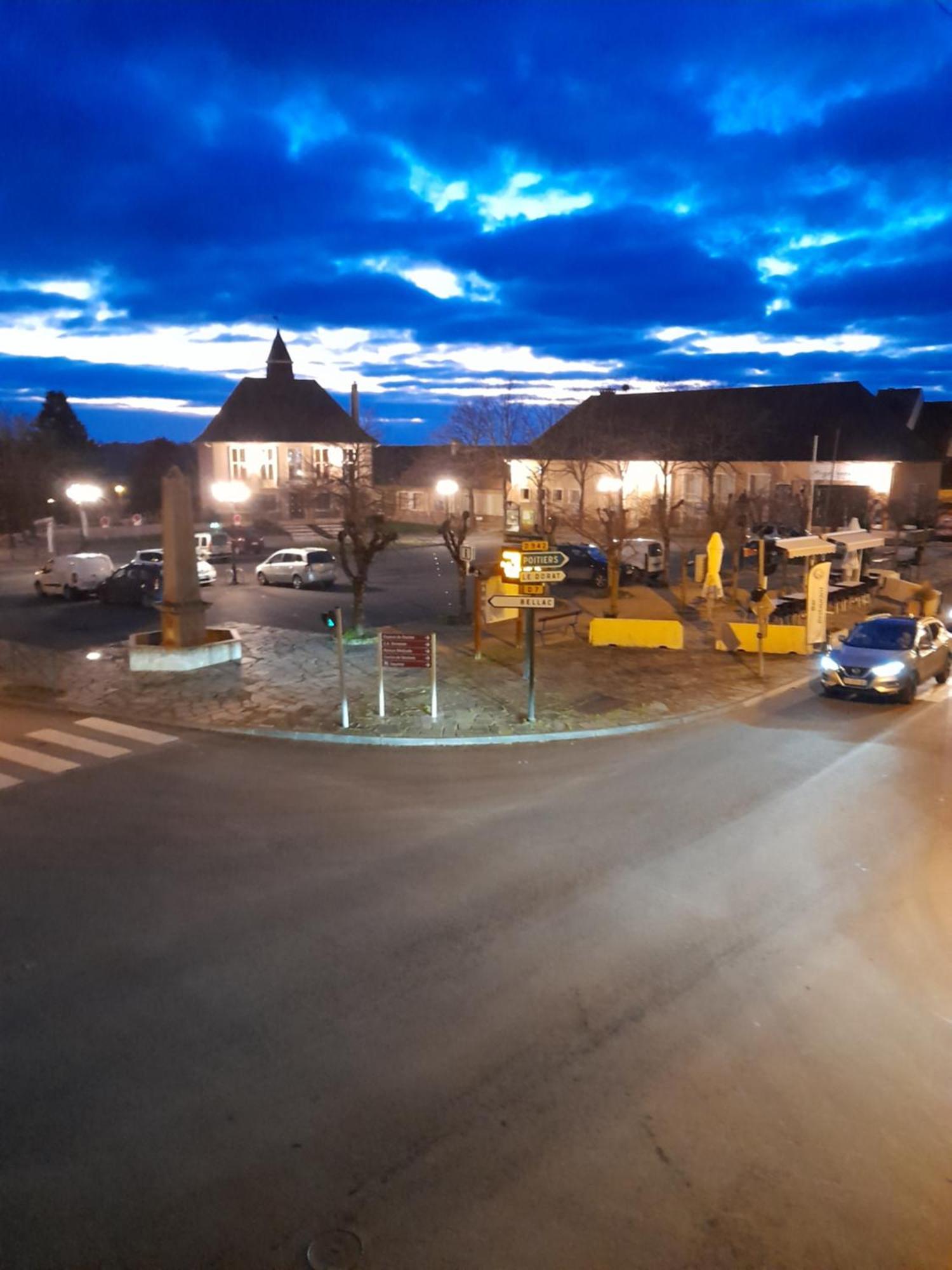 Maison En Ville Avec Terrasse Ensoleillee Et Wi-Fi Magnac-Laval Екстер'єр фото